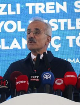 Bakan Uraloğlu: Trenlerimizi gelecekte var olacak ihtiya&ccedil;ları karşılamak &uuml;zere tasarladık