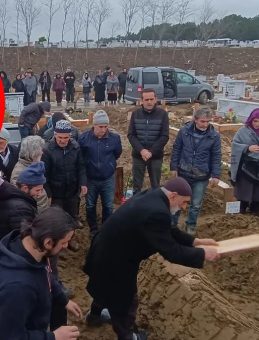 Bakırköy'de Kaza Değil Felaket: Kasksız Yolculuk Can Aldı, Genç Kadın 20 Günlük Yaşam Savaşını Kaybetti!