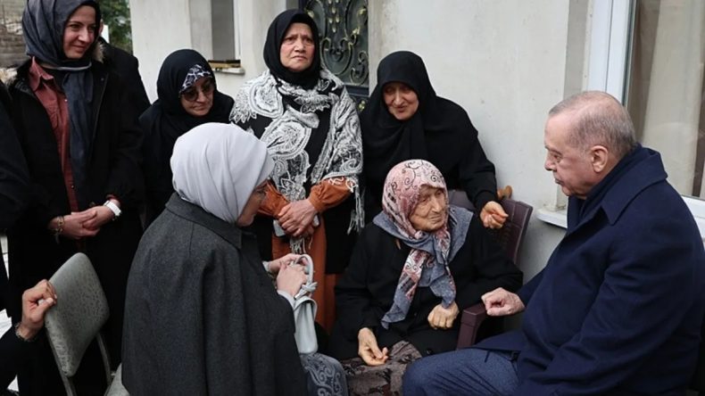 Başkan Erdoğan Komşularıyla Bayramlaştı