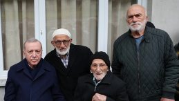 Başkan Erdoğan Rize&rsquo;de Komşularıyla Bayramlaştı!