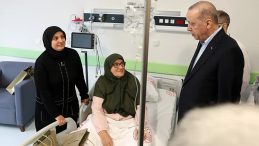 Başkan Erdoğan'dan G&uuml;neysu'da Hastalara Ziyaret! O Diyalog Y&uuml;reklere Dokundu: Allah Senden Razı Olsun