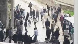 Bayram G&uuml;n&uuml; Kanlı Kavga: &Ccedil;ocuklar Tartıştı, Aileler Silah &Ccedil;ekti… 3 &Ouml;l&uuml; 22 Yaralı