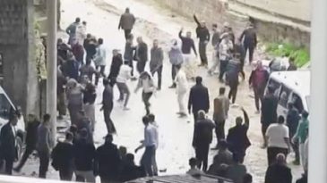 Bayram G&uuml;n&uuml; Kanlı Kavga: &Ccedil;ocuklar Tartıştı, Aileler Silah &Ccedil;ekti… 3 &Ouml;l&uuml; 22 Yaralı