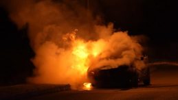 Bayram i&ccedil;in yeğeninden emanet aldığı ara&ccedil; alev alev yandı