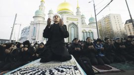 Bayram Namazı Sokakta Kılındı