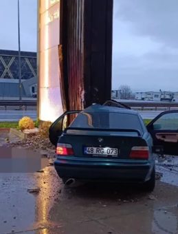 Bayram yolu kana bulandı: 1 &ouml;l&uuml;, 2 yaralı