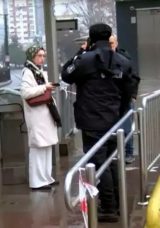 Bayramın İkinci G&uuml;n&uuml;nde Tramvay Arıza Yaptı! Yolcular Y&uuml;r&uuml;mek Zorunda Kaldı