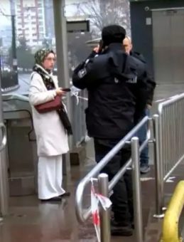 Bayramın İkinci G&uuml;n&uuml;nde Tramvay Arıza Yaptı! Yolcular Y&uuml;r&uuml;mek Zorunda Kaldı