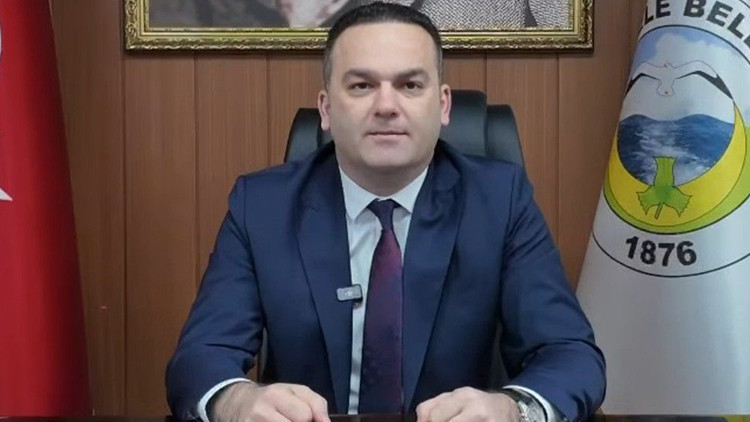 Belediye başkanlığı g&ouml;revinden uzaklaştırılmıştı: Taciz iddiası ile tutuklanan Hasbi Dede'ye tahliye