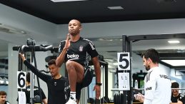 Beşiktaş, Fenerbah&ccedil;e derbisi hazırlıklarını s&uuml;rd&uuml;rd&uuml;