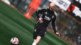 Beşiktaş, Fenerbah&ccedil;e derbisinin hazırlıklarını s&uuml;rd&uuml;rd&uuml;