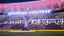 Beşiktaş-Galatasaray derbisinde taraftarlardan &ouml;zel koreografi