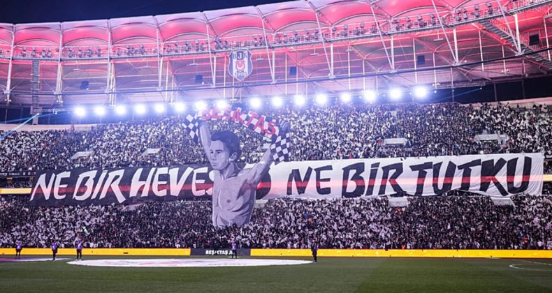 Beşiktaş-Galatasaray derbisinde taraftarlardan &ouml;zel koreografi