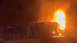 Beşiktaş'ta Metrob&uuml;s Yangını: 60 Yolcu Tahliye Edildi