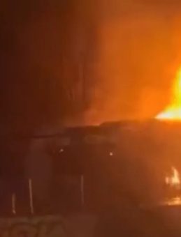 Beşiktaş'ta Metrob&uuml;s Yangını: 60 Yolcu Tahliye Edildi