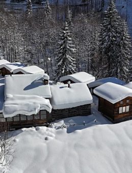 Bir kez daha hayran bıraktı! Ayder Yaylası karlar altında b&uuml;y&uuml;ledi