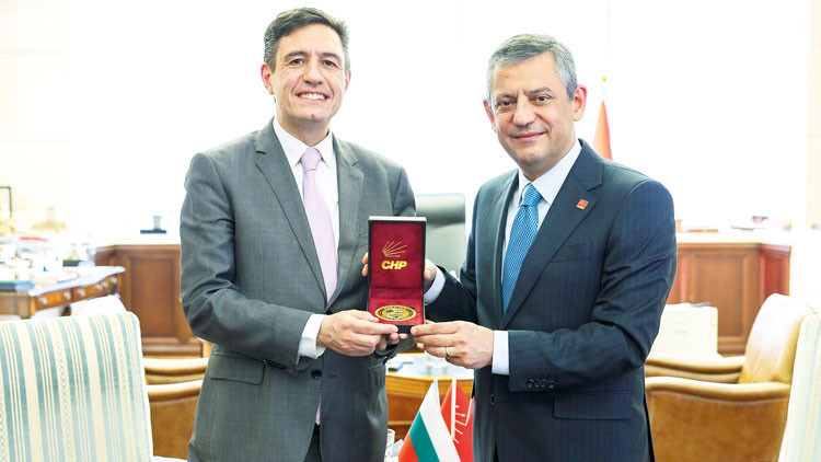 Bir Pedro Sanchez olamıyoruz