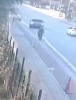 Bisikletlinin &Ouml;l&uuml;m&uuml;ne Neden Olan S&uuml;r&uuml;c&uuml; Tutuklandı! Kaza Anı G&uuml;venlik Kamerasında