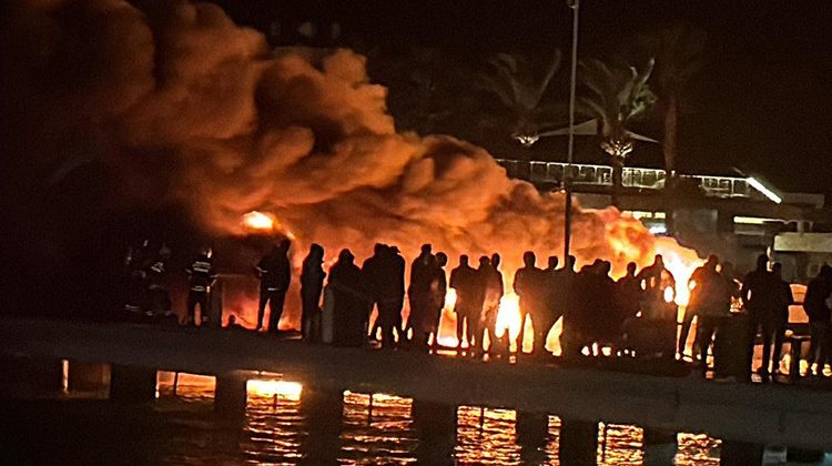 Bodrum'da Marinada Yangın! 5 Motoryat Alev Alev Yanıyor