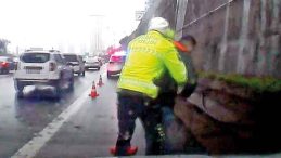 Boğulmaktan polis kurtardı… Heimlich manevrasıyla hayata tutundu