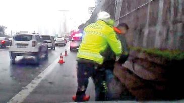 Boğulmaktan polis kurtardı… Heimlich manevrasıyla hayata tutundu