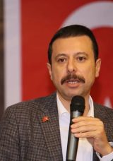 Bornova&rsquo;da Uşak&rsquo;taki Operasyon G&uuml;n&uuml; Fesih Skandalı! AK Partili Kaya&rsquo;dan Sert &Ccedil;ıkış: Yakın Arkadaş Matinesi