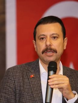 Bornova&rsquo;da Uşak&rsquo;taki Operasyon G&uuml;n&uuml; Fesih Skandalı! AK Partili Kaya&rsquo;dan Sert &Ccedil;ıkış: Yakın Arkadaş Matinesi