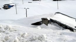 B&ouml;lge Kara G&ouml;m&uuml;ld&uuml;: Takvimler 'İlkbahar' Ama Zemheri Kışı Yaşıyorlar