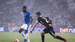 Brezilya'da Kaos Dolu Ma&ccedil;: Cruzeiro-A.Mineiro M&uuml;cadelesinde 23 Kırmızı Kart &Ccedil;ıktı!