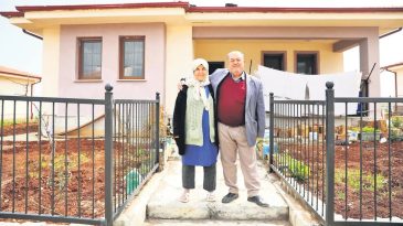 Bu evin &ccedil;atısını bile yapamazdım