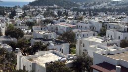 Bu kentte aidatlar 180 bin liraya kadar &ccedil;ıkıyor… Evlerin satış fiyatı da dudak u&ccedil;uklatıyor