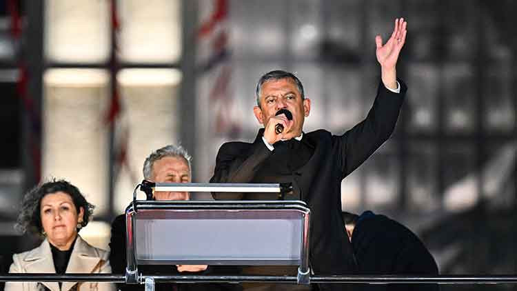 Bug&uuml;n her şeyin başladığı Sara&ccedil;hane&rsquo;deyiz