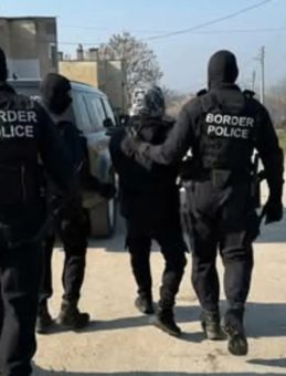Bulgaristan Sınırında G&ouml;&ccedil;men Ka&ccedil;ak&ccedil;ılığı Operasyonu: 10 Polis Tutuklandı
