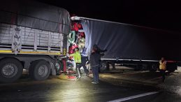 Bursa'da 2 TIR &ccedil;arpıştı: 1 &ouml;l&uuml;