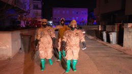 Bursa'da gaz kokusu paniği! Binalar tahliye edildi… Kontrol i&ccedil;in &ccedil;akmak kullandı, patlama oldu