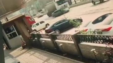 Bursa'da TIR otomobili metrelerce s&uuml;r&uuml;kledi