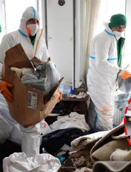 Bursa&rsquo;da şok eden olay! Kapı a&ccedil;ılınca ger&ccedil;ek ortaya &ccedil;ıktı: Tam 4 kamyon &ccedil;&ouml;p&hellip;