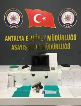 B&uuml;y&uuml; Bozup Muska Yapan Sahte Hoca Tutuklandı