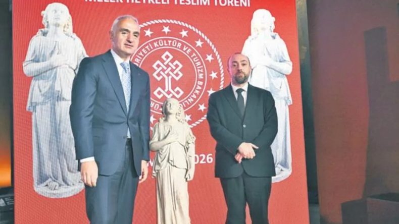 &Ccedil;alınan &lsquo;Melek&rsquo; Heykeli Patrikhane&rsquo;ye teslim edildi