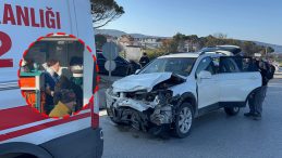 &Ccedil;anakkale-İzmir Yolunda Can Pazarı: Minib&uuml;s ve Otomobil &Ccedil;arpıştı, 8 Yaralı