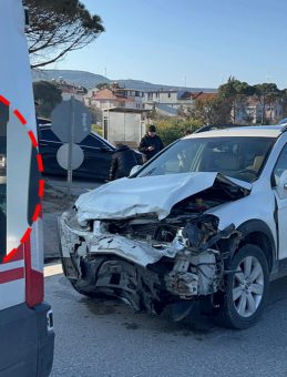 Çanakkale-İzmir Yolunda Can Pazarı: Minibüs ve Otomobil Çarpıştı, 8 Yaralı
