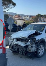 &Ccedil;anakkale-İzmir Yolunda Can Pazarı: Minib&uuml;s ve Otomobil &Ccedil;arpıştı, 8 Yaralı