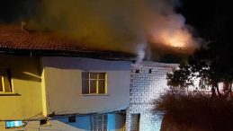 &Ccedil;ankırı&rsquo;da 2 Katlı Ahşap Evde Yangın: 2 &Ouml;l&uuml;