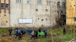 &Ccedil;atıdan D&uuml;şen Gen&ccedil; Hayatını Kaybetti