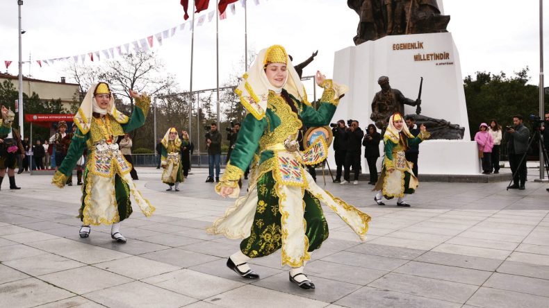 &Ccedil;ifte bayram coşkusu