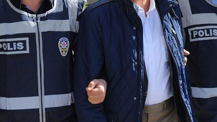 &Ccedil;ocuğunun &ouml;ğretmenlerini tehdit eden veli tutuklandı