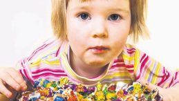 &Ccedil;ocuklar Bayramda Şeker T&uuml;ketirken Dikkat!