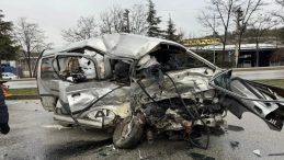 &Ccedil;orum'da Feci Kaza! Otob&uuml;s ile Minib&uuml;s &Ccedil;arpıştı: 1'i Ağır 7 Yaralı