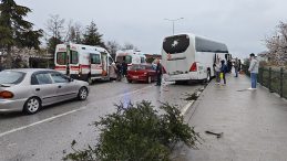 &Ccedil;orum'da Yolcu Otob&uuml;s&uuml; ile Kamyonet &Ccedil;arpıştı: 7 Kişi Yaralandı