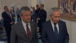 CHP lideri &Ouml;zel, B&uuml;lent Arın&ccedil;'ı ziyaret etti